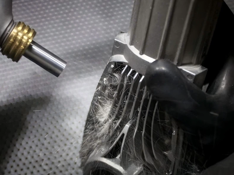 Figure 6-18 Sandblasting treatment Figure 6-18 Sandblasting treatment